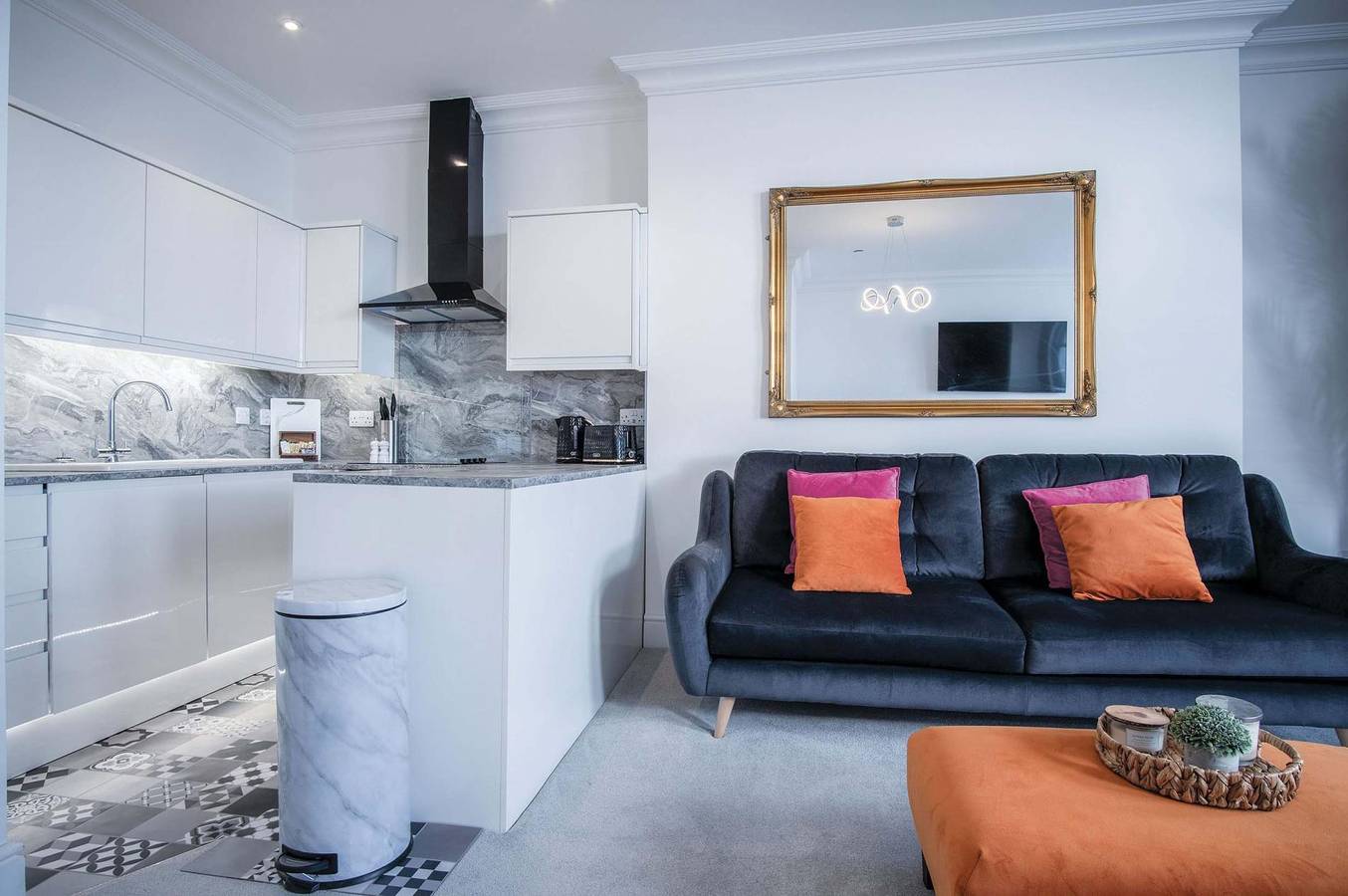 Entire apartment, Caldey View - Luxury 2 Bedroom - Panorama - Tenby in Tenby, Pembrokeshire