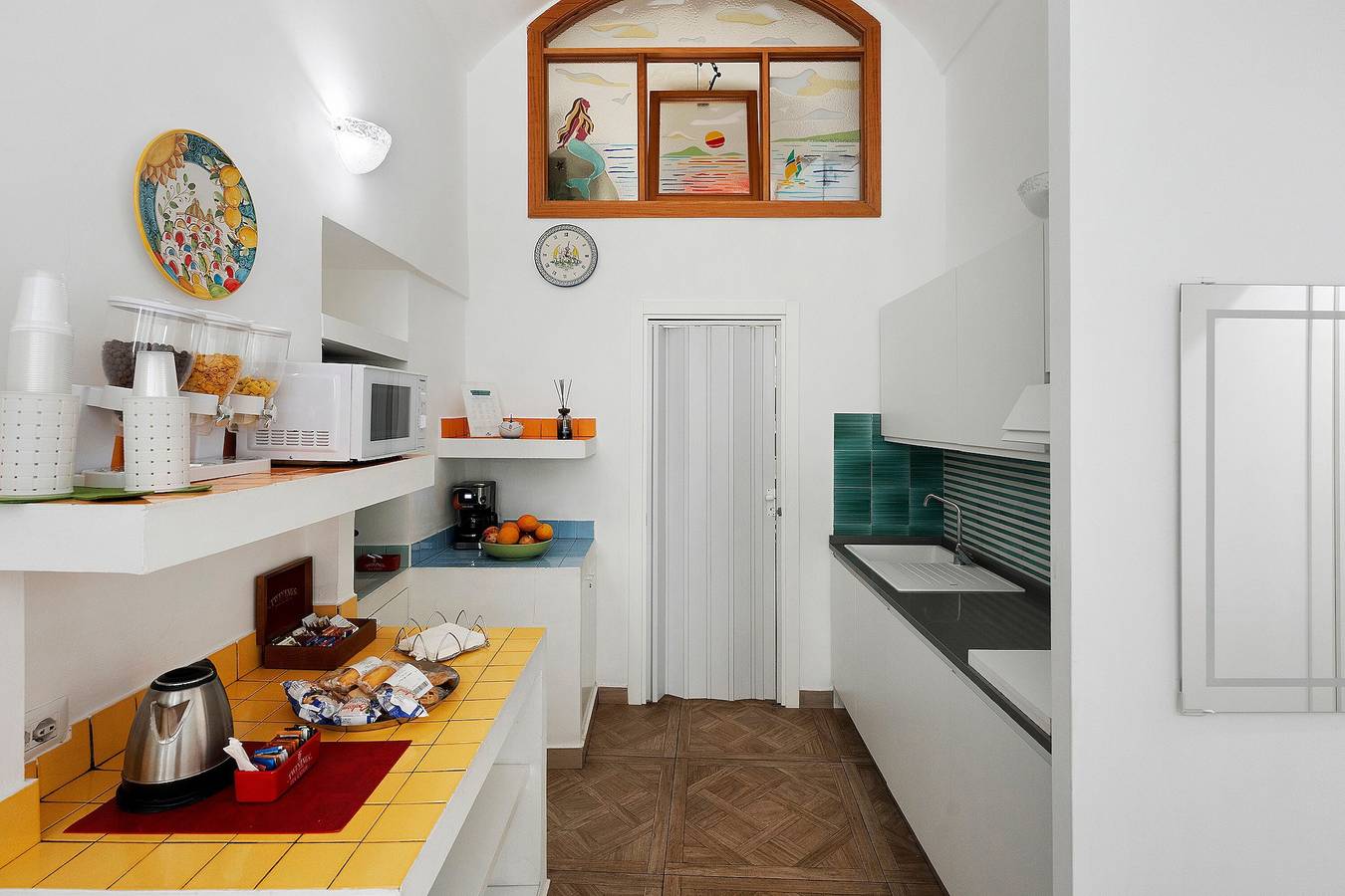 Sorrentina Guest House – Junior Suite 1 with Balcony and Wi-Fi in Spiaggia pubblica di Sorrento, Sorrento