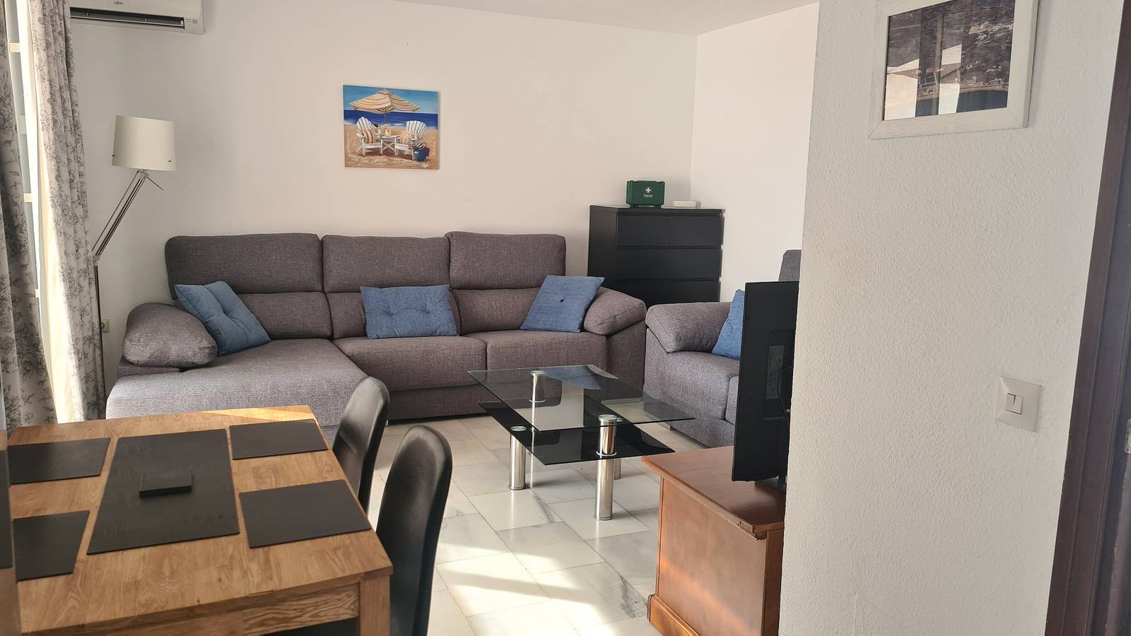 Appartement entier, "Penthouse à Benalmadena" vue mer et montagne, piscine extérieure, terrasse, climatisation et Wi-Fi. in Benalmádena Costa, Benalmádena