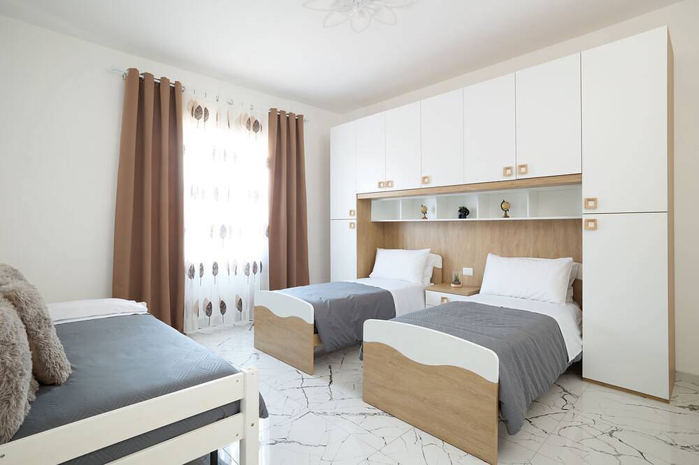 Appartamento intero, [Free Parking Elmi -2- Wi-Fi - Ac] lake 700mt ~ in Arona (Lago Maggiore), Comune di Arona