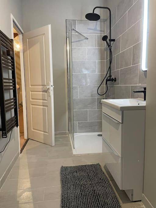 Appartement entier, Appartement T2 tout équipé in Jujurieux, Nantua