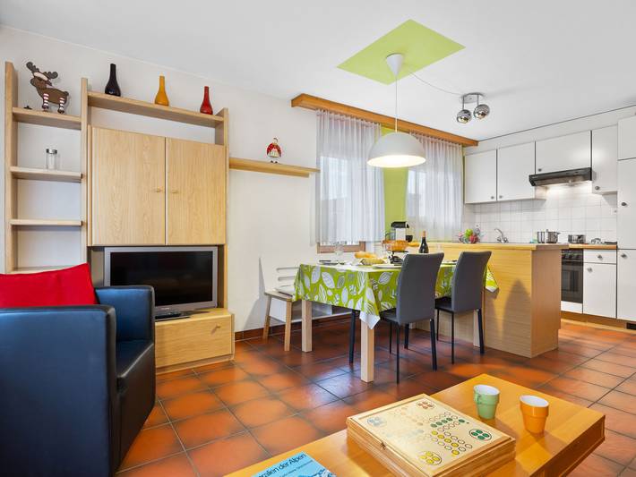 Gîte pour 4 personnes, avec jardin ainsi que vue et terrasse à Grächen - 2