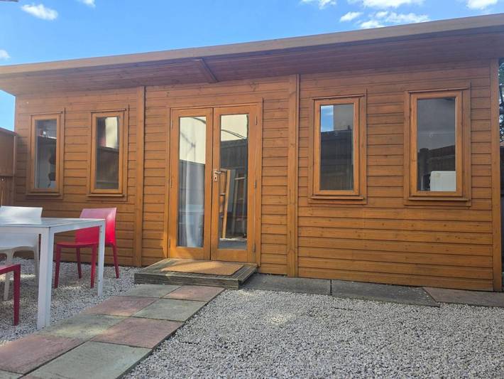 Lodge for 4 people, with garden in London
