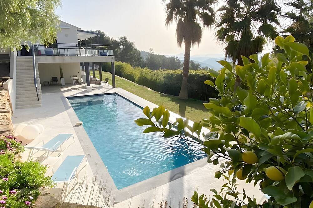 Entre mer et pinède (piscine, spa-jacuzzi, sauna) - chambre aubergine in Bandol, Côte méditerranéenne (France)