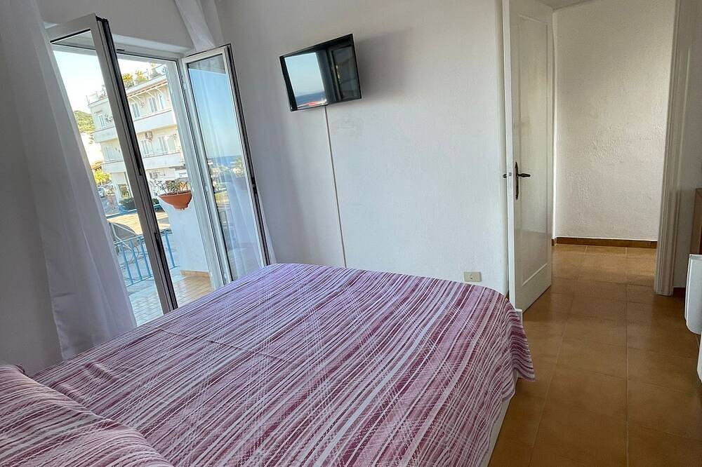 Appartamento intero, Casetta vacanze al Capitello, il posto ideale per il tuo relax al mare . in Lacco Ameno, Ischia