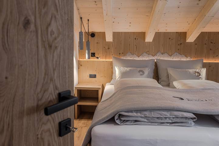 Hel lägenhet, Holiday Apartment "Biohof Ruances Sas" with Mountain View, Balcony & Wi-Fi in Costadedoi, Badia