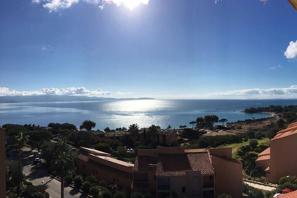 Appartement entier, Appartement 3 ch vue mer plage à 200 m proche  restos et supérette tout équipé . in Ajaccio, Golfe D'Ajaccio