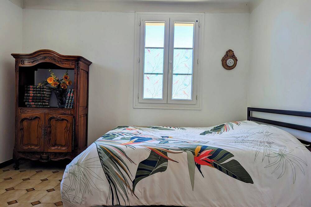 Gîte Clos beau soleil in Caumont-sur-Durance, Vaucluse