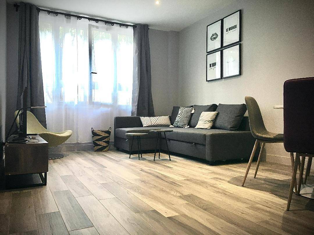 Appartement entier, One-Bedroom Apartment in Montrouge, Hauts-de-Seine