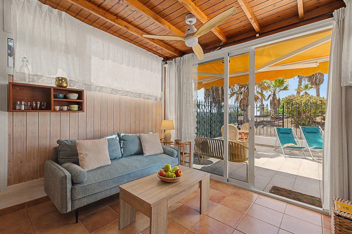 Appartement entier, Studio de vacances 'Estudio Sherazad' avec jardin privé et Wi-Fi in Puerto del Carmen, Tías