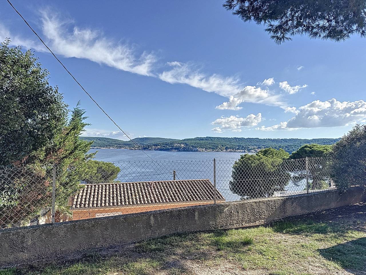 Casa con magnífica vista al lago, Wi-Fi y aire acondicionado. in Istres, Istres region
