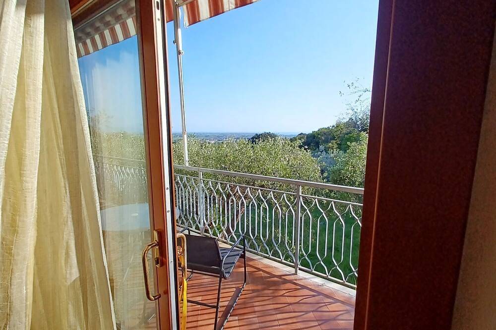 Appartamento intero, Verde Mare apartment con vista mare circondato da olivi secolari animali ammessi in Rosignano Marittimo, Costa degli Etruschi