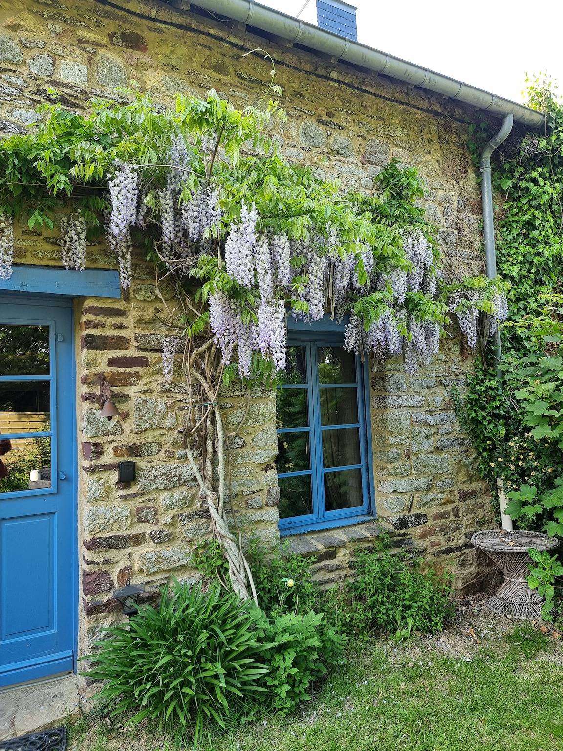 Ferienhaus „Gîte La Longère de Brocéliande“ mit privatem Garten in Paimpont, Rennes und Umgebung