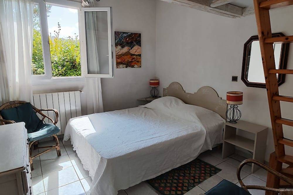 Cómoda casa situada en el corazón de un jardín ajardinado anidado en las colinas in Auriol, Marsella region