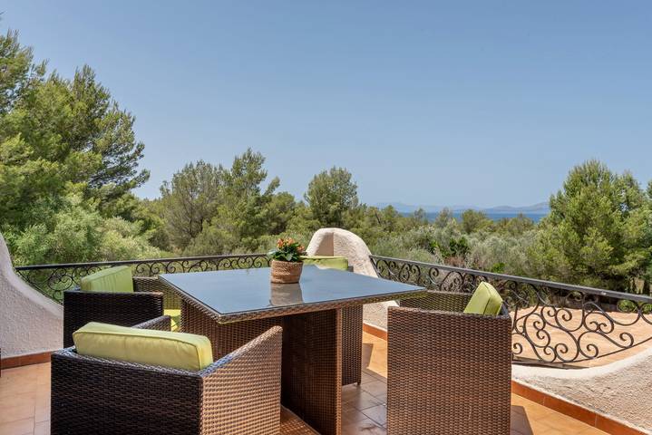 Beautiful Country House with Pool, Garden, Terrace, Balcony & Wi-Fi; Parking Available in Betlem, Artà