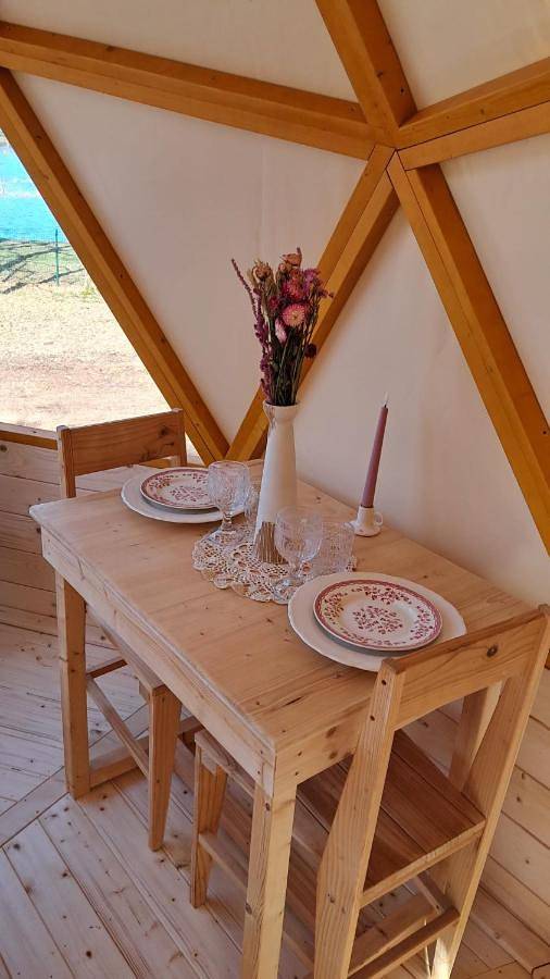 Location de vacances pour 2 personnes, avec vue ainsi que jardin et vue sur le lac, animaux acceptés à Le Rousset - 4