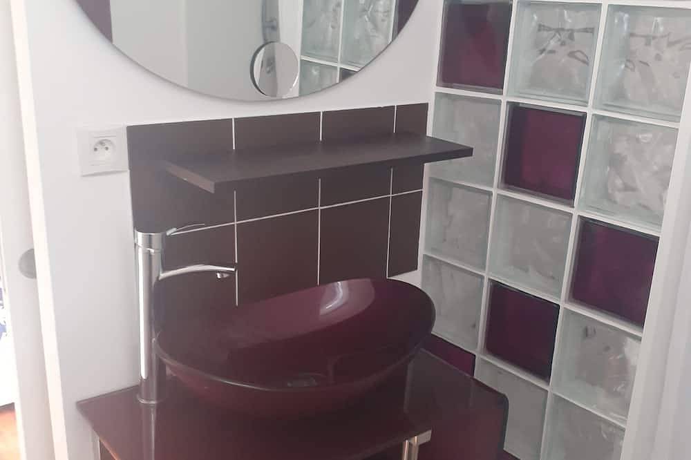 Entire apartment, Renovated apartment in spa area in Argelès-Gazost, French Pyrenees