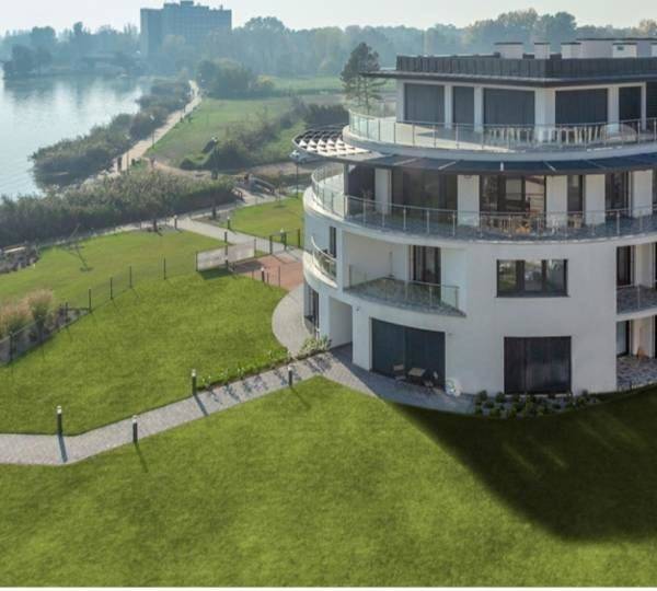 Ferienwohnung für 3 Personen, mit Balkon und Terrasse sowie Garten und Seeblick in Keszthely