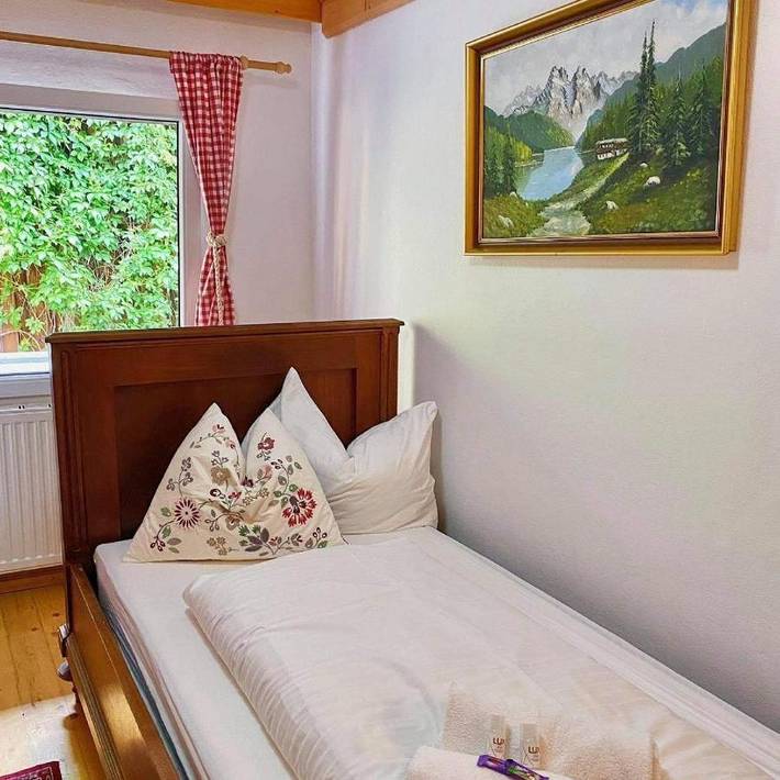 Chambre d’hôte pour 2 personnes, avec balcon ainsi que vue et vue sur le lac, adapté aux familles à Hallstatt - 3