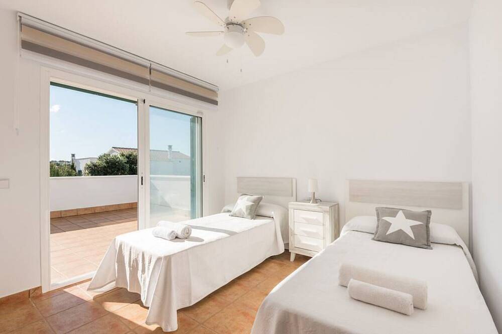 Villa La Calma - beach,private Pool, free Ac&Wifi in Coves Noves, Es Mercadal