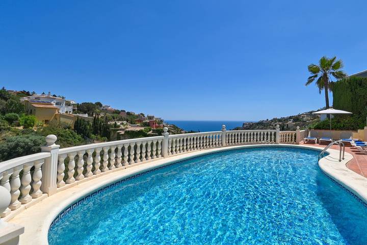 Villa für 6 Personen, mit Pool und Terrasse sowie Garten - 1