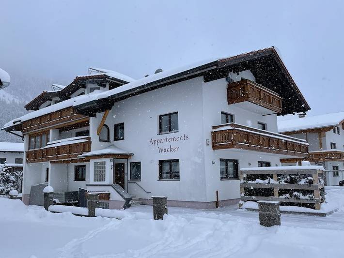Ferienhaus für 4 Personen, mit Terrasse und Garten in Bichlbach