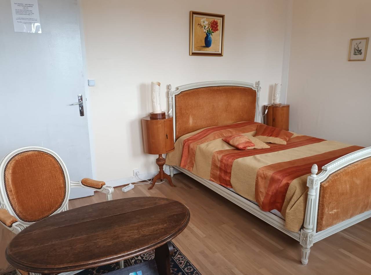 Chez Nathalie et Guillaume - Chambre Dorée in Granville, Côte de la Déroute