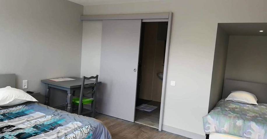 Hôtel pour 4 personnes, avec terrasse, animaux acceptés à Decize - 3