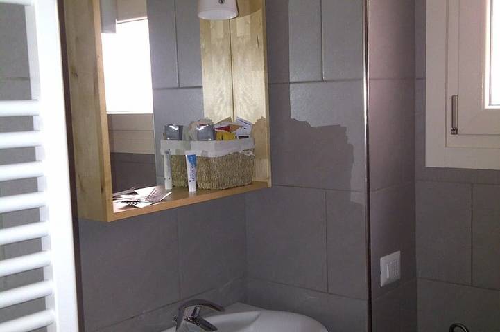 Ganze Wohnung, August Angebot Apartment a. 50 mt. vom sehr schönen strand in Cassone di Malcesine, Malcesine