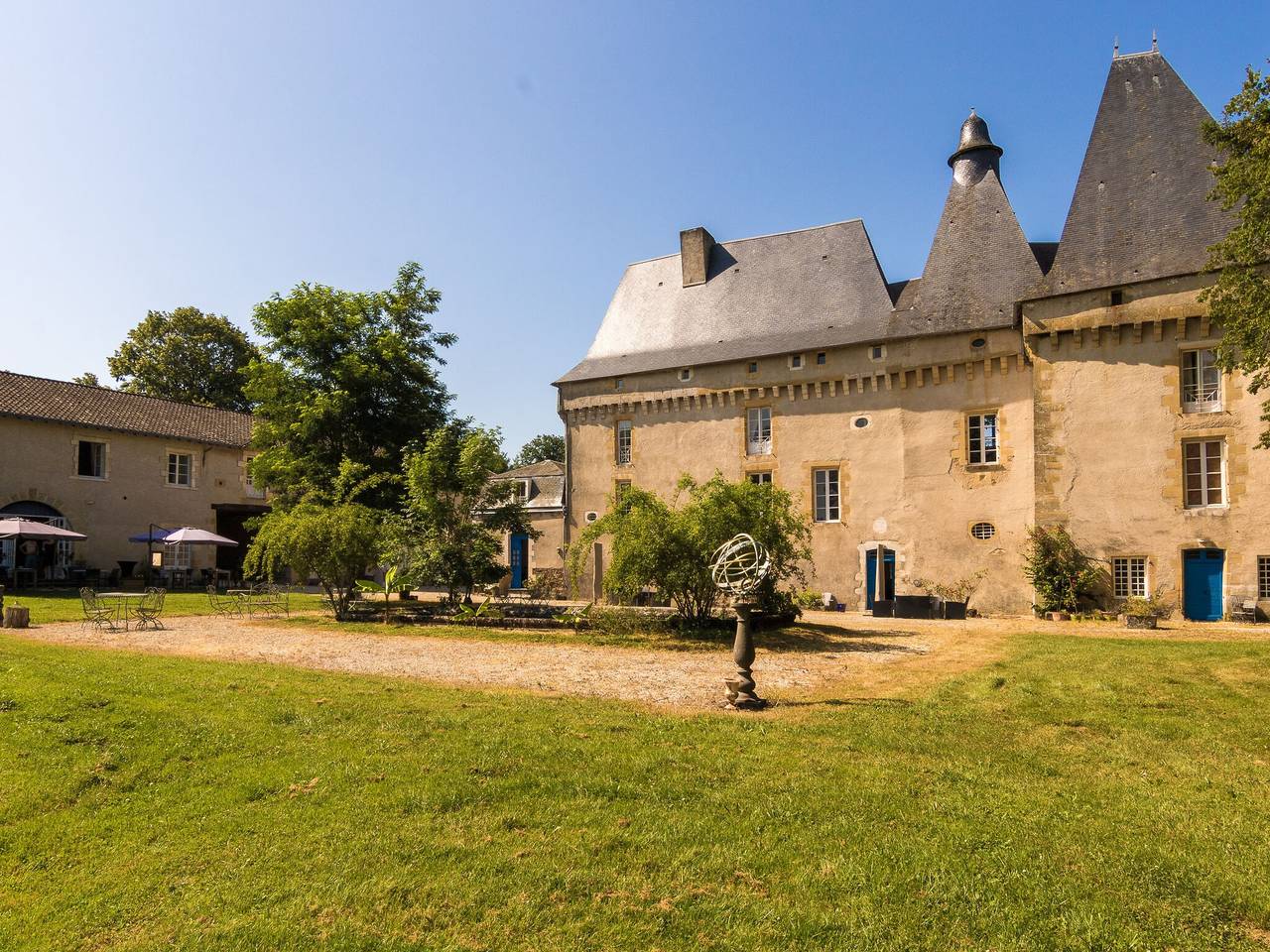 Château à Chaleix avec Piscine et Vue in Chalais (Aquitaine), Parc naturel régional Périgord-Limousin