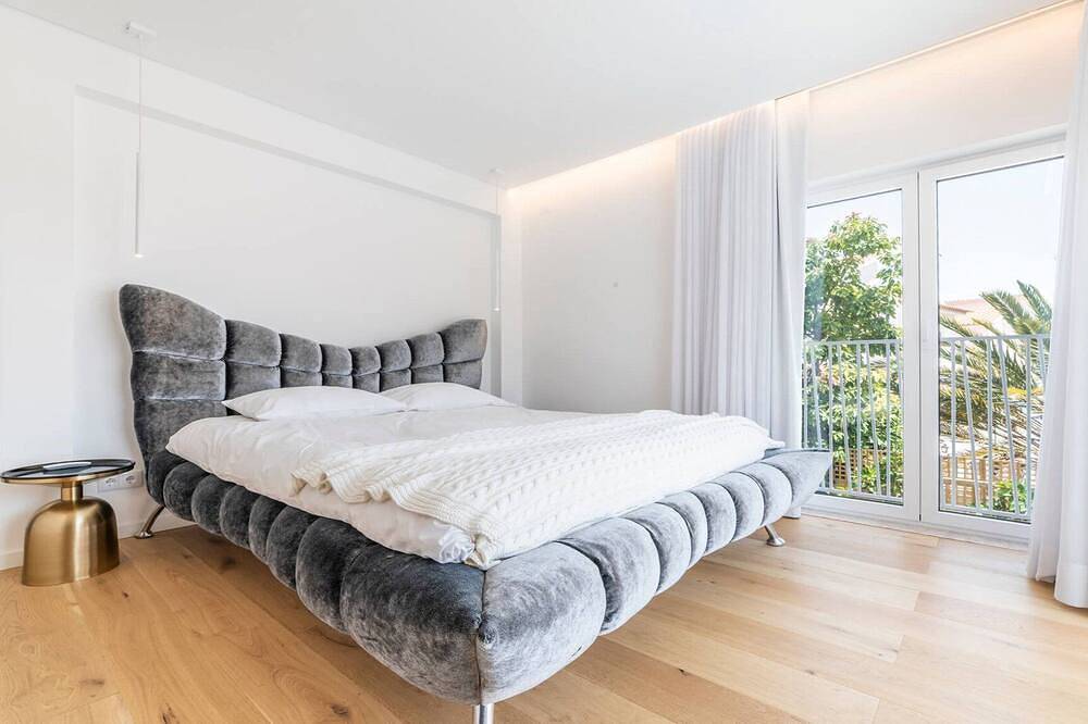 Magnificent Lisbon Coast Villa | 7 Bedrooms | Villa Alba | Private Jacuzzi & Swimming Pool | Aroeira in Aroeira, Corroios