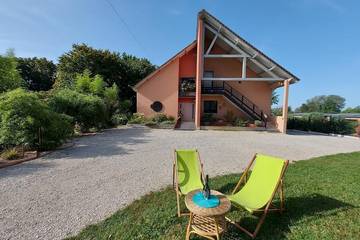 Location de vacances pour 8 personnes, avec jardin à Géraudot