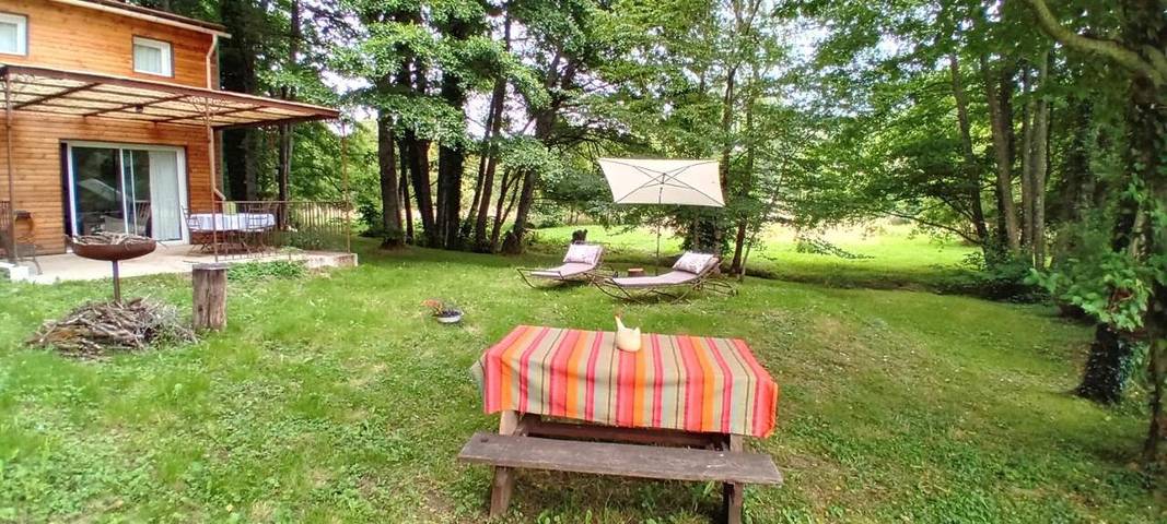 Chalet pour 4 personnes, avec terrasse ainsi que vue et jardin, animaux acceptés dans la Creuse - 2