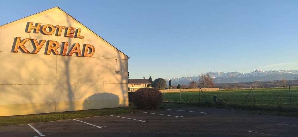 Hôtel pour 3 personnes, avec terrasse, animaux acceptés à Odos