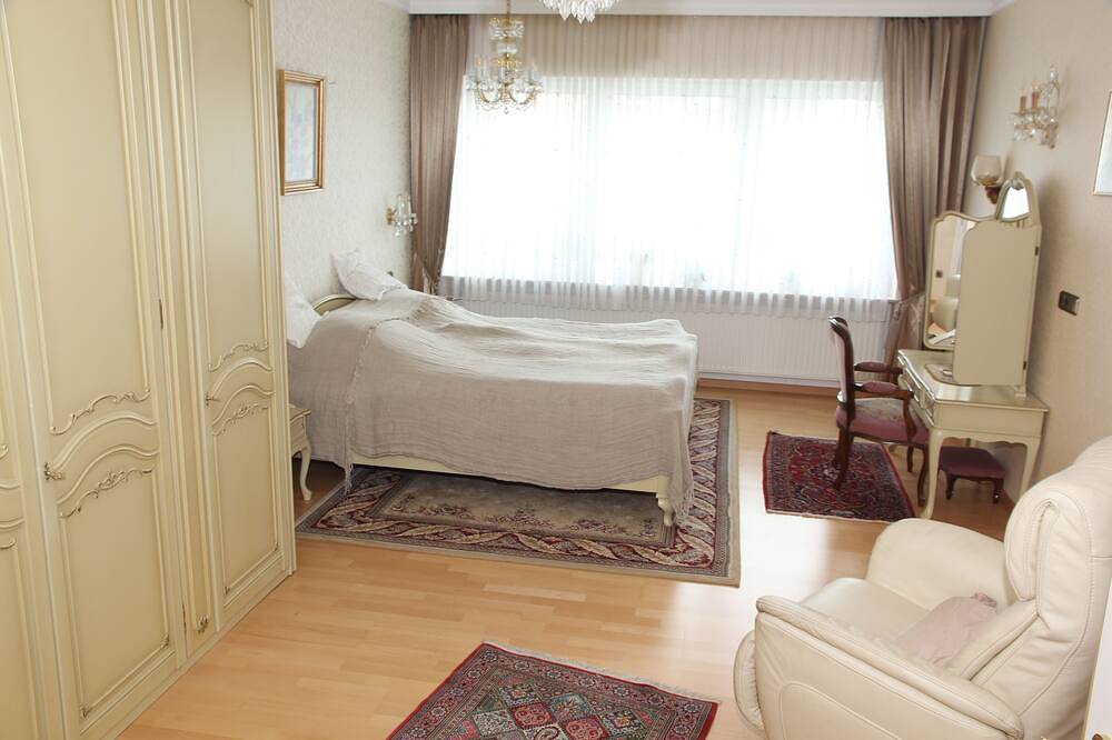 Ganze Wohnung, Ferienwohnung Mayener Jung -Großzügige Erdgeschosswohnung mit schönem Innenhof- in Mayen, Osteifel