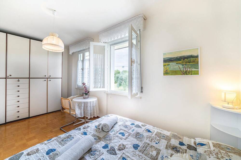 Appartement entier, Bel appartement à Lazise -Vr- in Lazise, Montagnes autour du lac de Garde