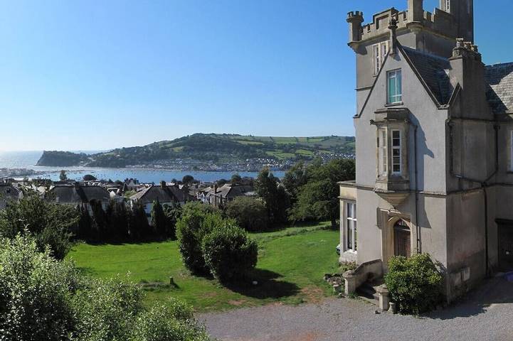 Castle for 10 people, with garden in Teignmouth