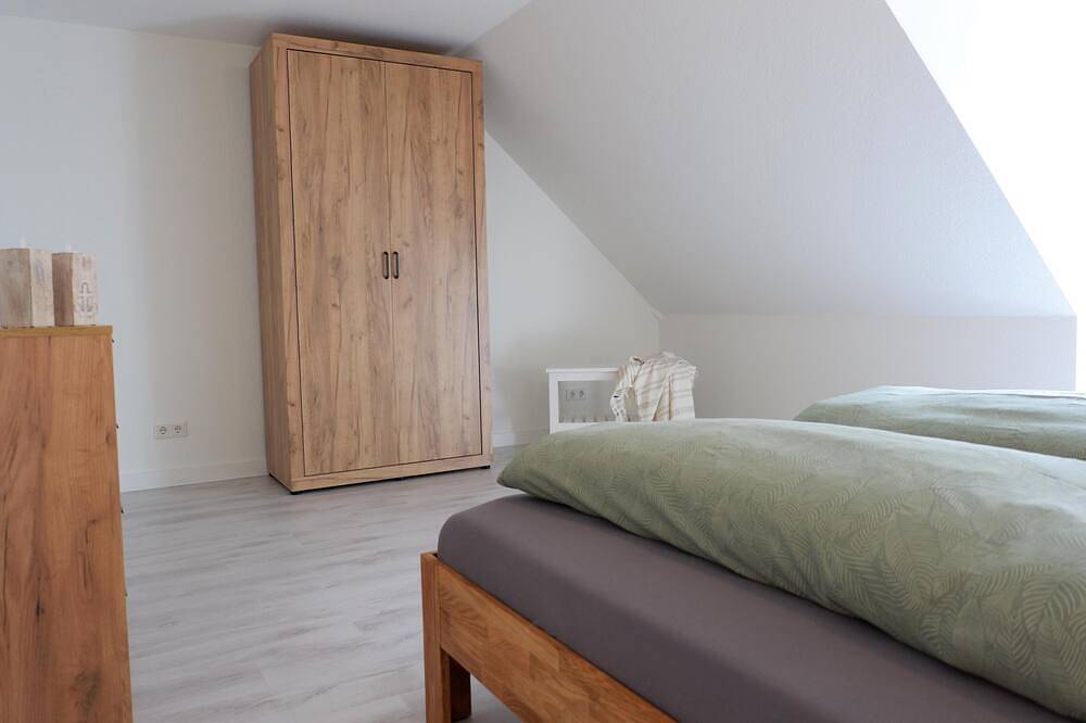 Ganze Wohnung, Großzügige & charmante Dachgeschosswohnung in Husby, Schleswig-Flensburg