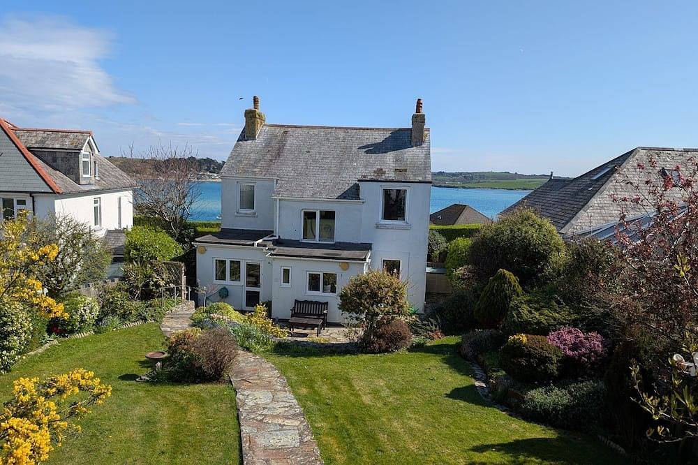 22 Treverbyn Road  - Spacious Home with amazing estuary views in Padstow, Cornwall