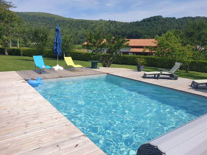 Gîte pour 6 personnes, avec Terrasse ainsi que Jardin et Piscine