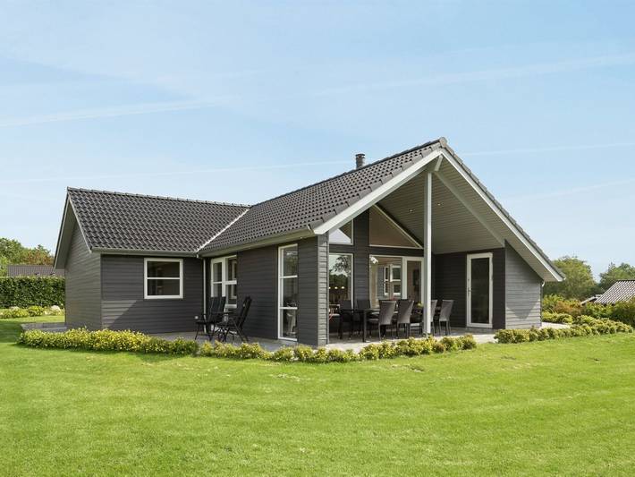 Ferienhaus für 8 Personen, mit Sauna und Terrasse sowie Whirlpool in Mommark