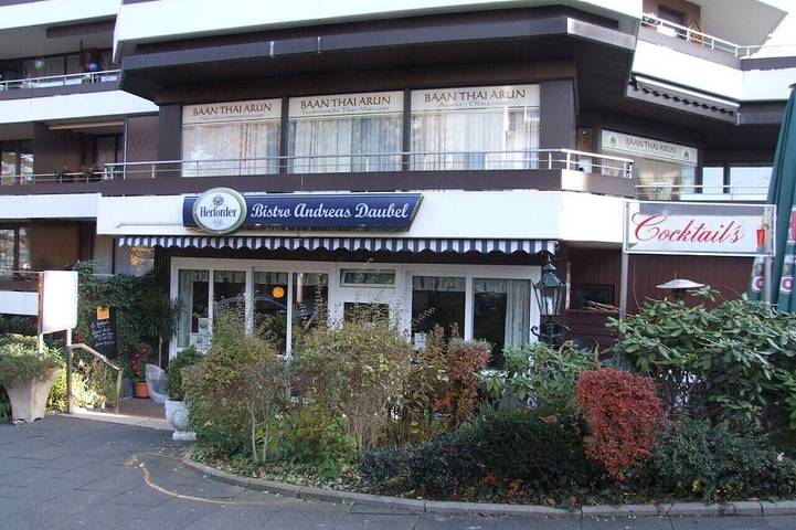 Entire apartment, Vacation apartment directly at the spa gardens with swimming pool, sauna and restaurant in the house. in Bad Salzuflen, Kreis Lippe