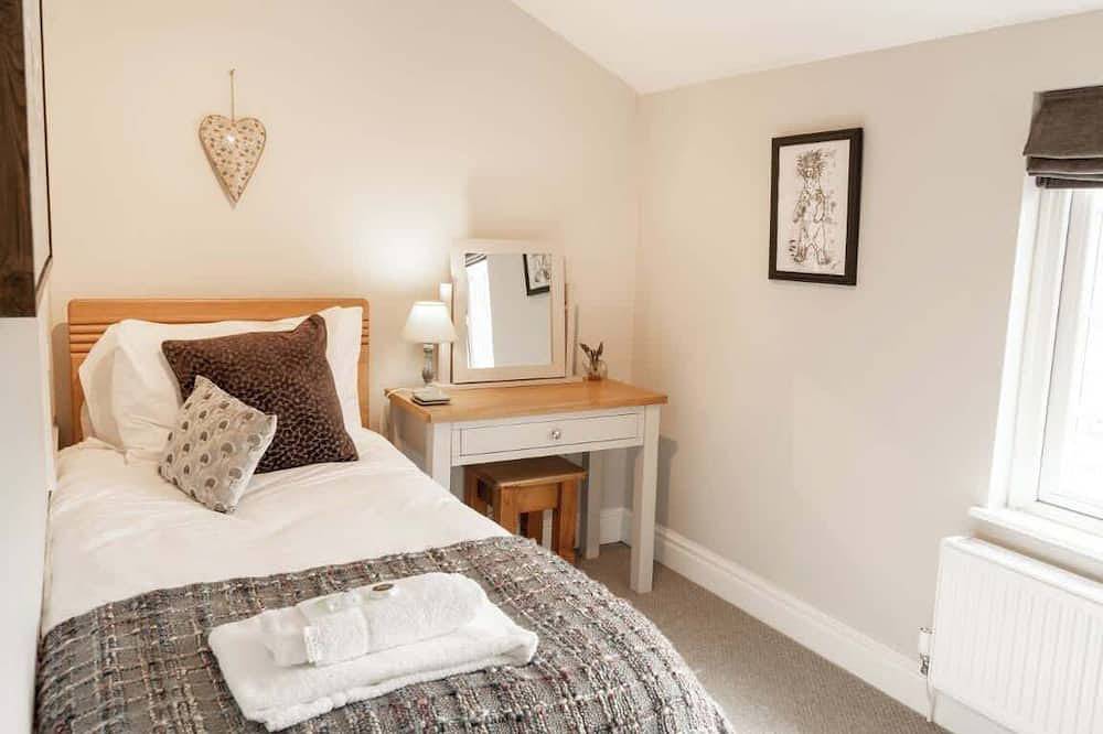 Charming Cottage close to Chester, Garden, Parking in Christleton, Cheshire West and Chester