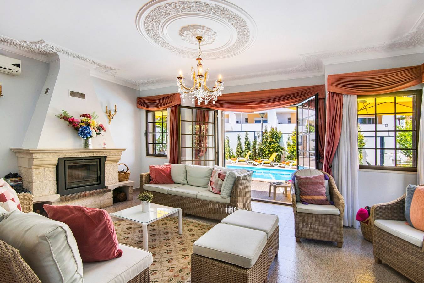 Villa 'Sunshine House' com piscina privada, Wi-Fi e ar condicionado in Faro, Ria Formosa