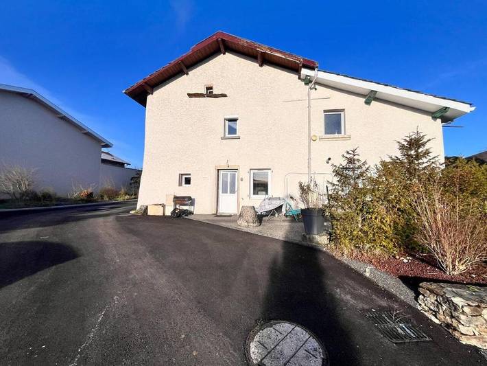 Location de vacances pour 6 personnes, avec terrasse à Saint-Vulbas
