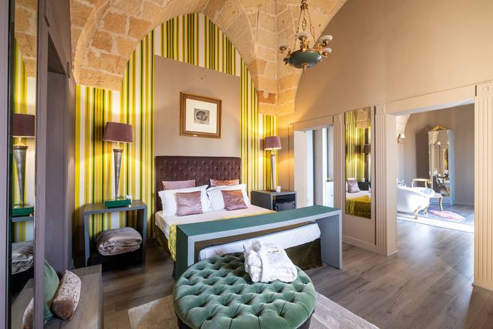 Vakantiehuis 'Maison Boutique At Viviana' met Gedeeld Zwembad, Wifi en Airconditioning in San Pietro in Lama, Provincie Lecce