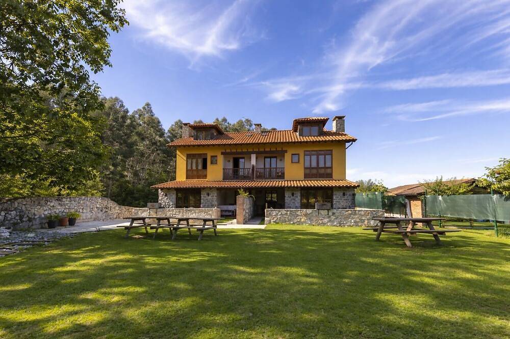 Villa Porrua 1 - Garden, Barbecue and Fireplace in Llanes, Costa Verde (Spain)