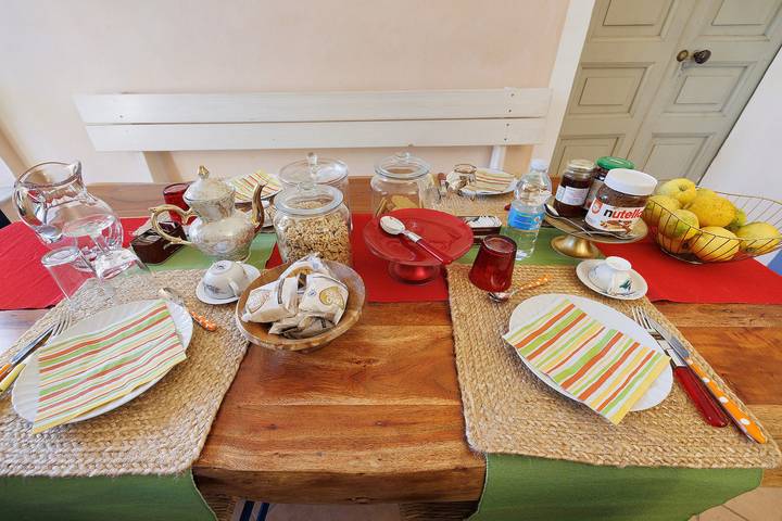 Room 'Azzurra' with Shared Terrace, Wi-Fi and Air Conditioning in Finale Ligure Municipality, Riviera di Ponente