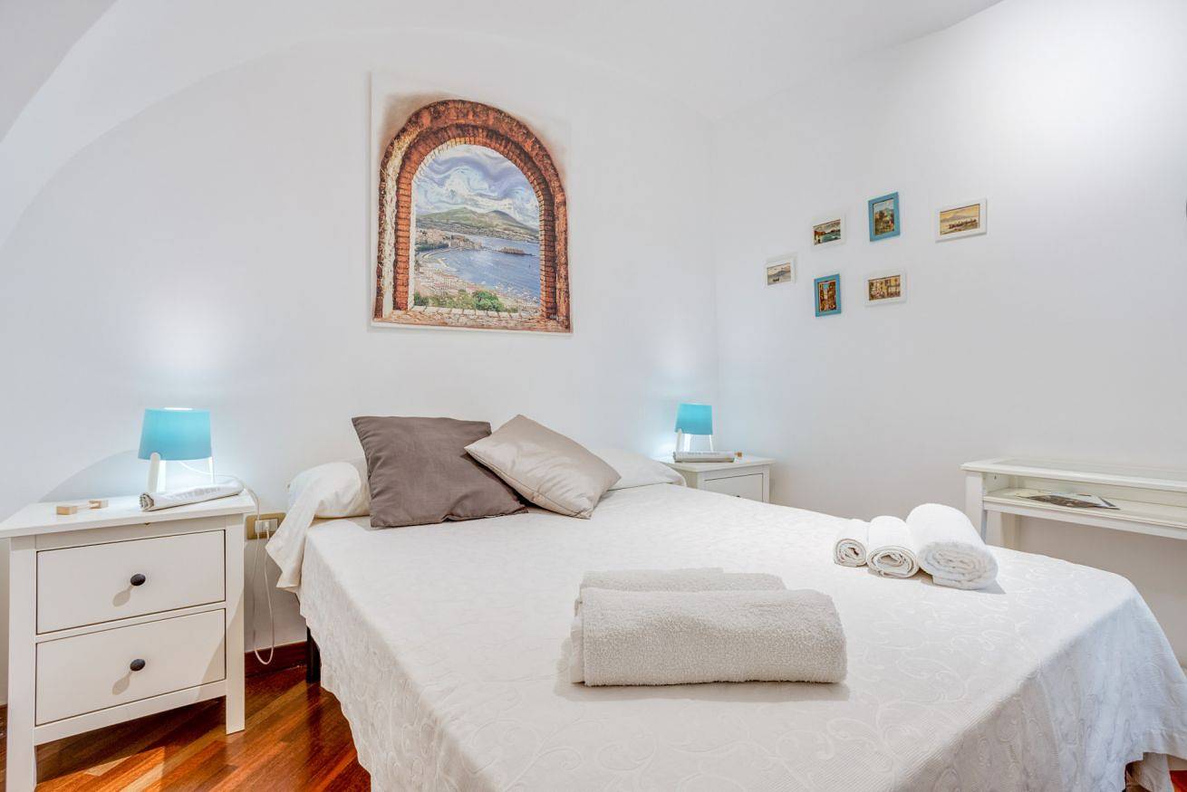 Ganze Wohnung, Ferienwohnung für 2 Personen mit Balkon/Terrasse in Neapel, Neapel Provinz