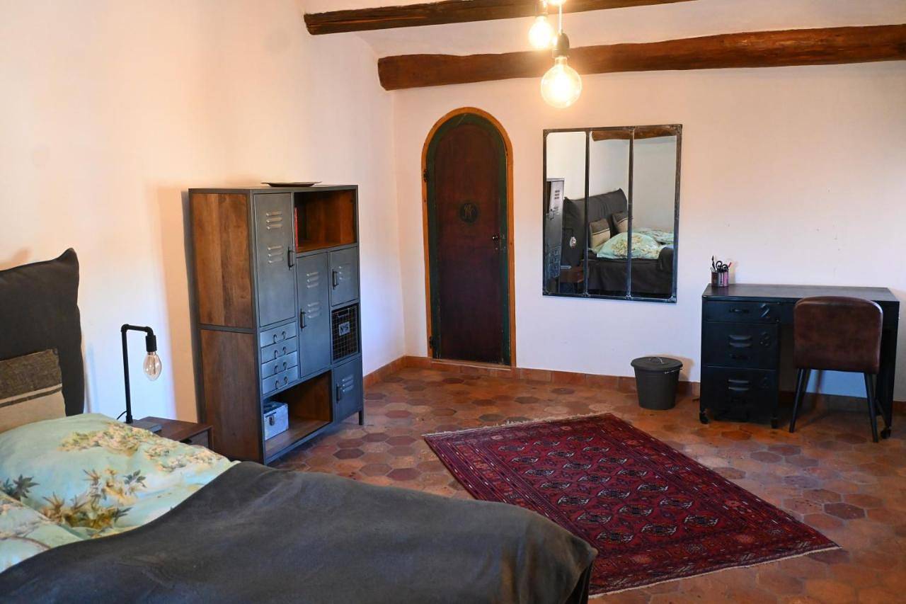 Three-Bedroom House in Roussillon, Parc naturel régional du Luberon